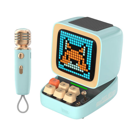 Mini speaker altoparlante portatile con schermo pixel in stile vintage aspie shop neurodivergenti neurodivergenza ADHD autism dyspraxia dyslexia spectrum neurodiversity neurodiverse conditions Tourette down dyscalculia Irlen autisme dyspraxie spectre dyslexie neurodiversité affections dyscalculie neurodivergents syndrome Asperger moda donna uomo bambino abbigliamento accessori mode femmes hommes enfants vêtements accessoires fashion women men children clothing accessories